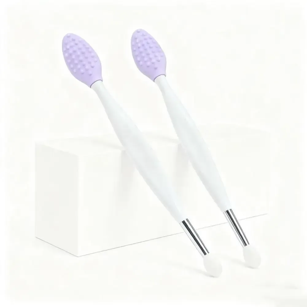 fine precision tip on the end of the silicone lip scrub brush